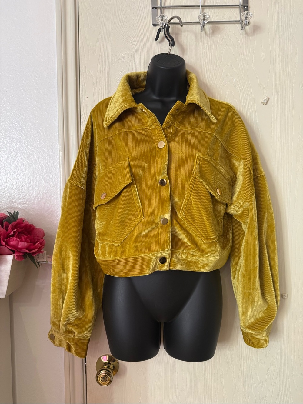 PrettyLittleThing Cropped Corduroy Jacket in Mustard Yellow